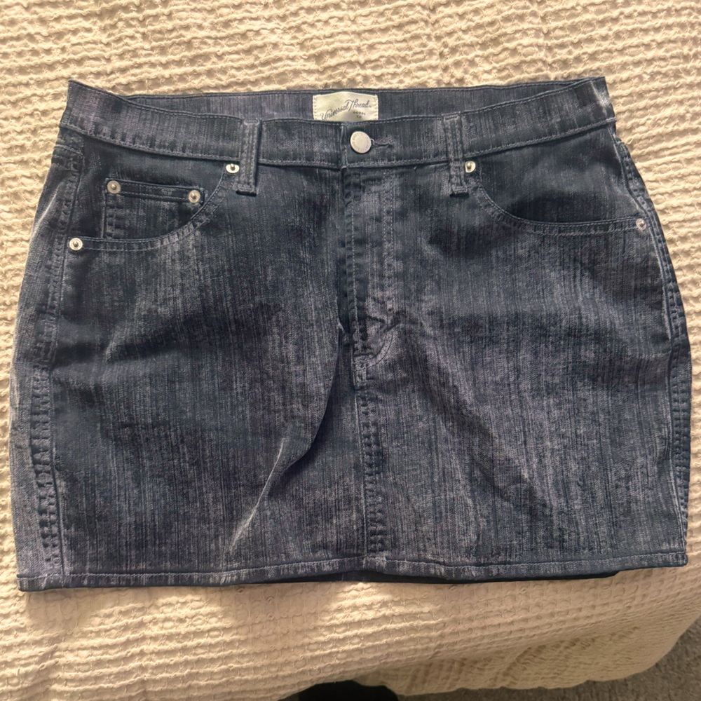 Universal thread short skirt